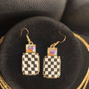 Iridescent earrings with Black Checkered design